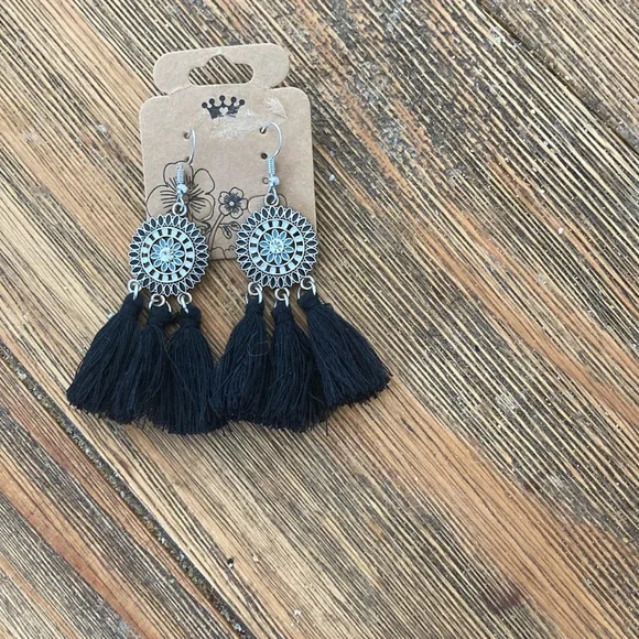 ⭐️Dangling Earrings - Picture 1 of 3